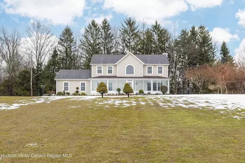 19 Waring Ln, New Paltz, NY 12561