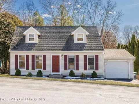 10 Saint Joseph Blvd, Port Ewen, NY 12466