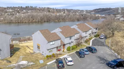 16 Rondout Hbr, Port Ewen, NY 12466