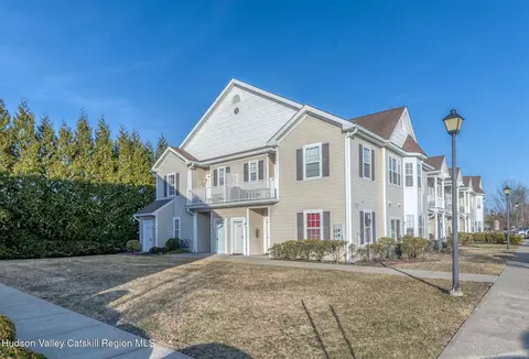 202 Commons Ln, Saugerties, NY 12477
