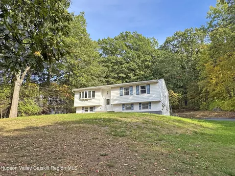 15 Ridge Rd, Hopewell Junction, NY 12533