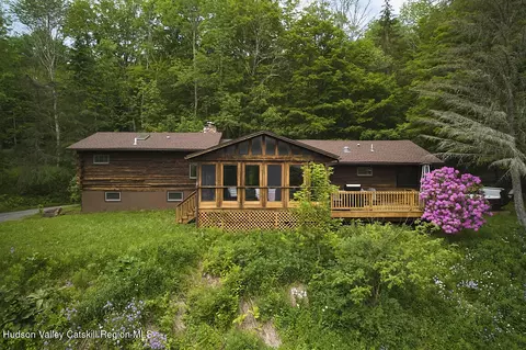 38 Woodchuck Rd, Roxbury, NY 12474