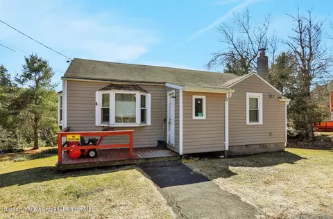 109 Sunset Ave, Tannersville, NY 12485