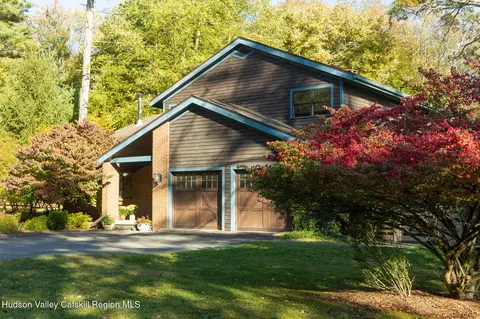 14 Wardwell Ln, Woodstock, NY 12498