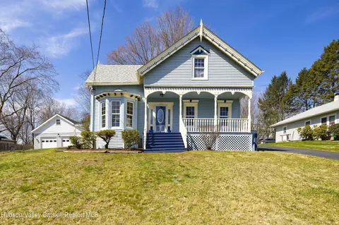 27 Sands Ave, Milton, NY 12547