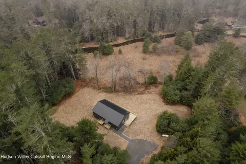 9 White Pine Ln, Barryville, NY 12719
