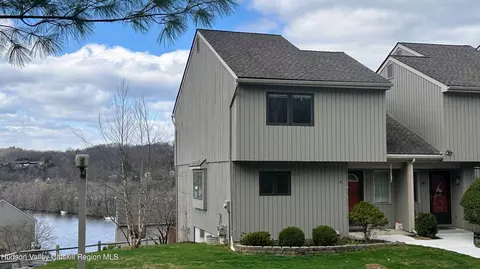 61 Rondout Harbor Hbr, Port Ewen, NY 12466