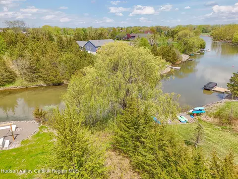3075 Sleepy Hollow Rd, Athens, NY 12015