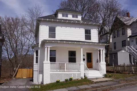 15 Summit Ave, Catskill, NY 12414