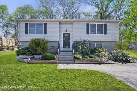 7 Dirks Ter, Highland, NY 12528