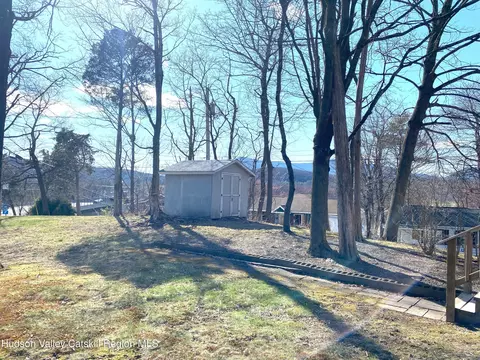 20 Saugerties Manor Rd, Saugerties, NY 12477