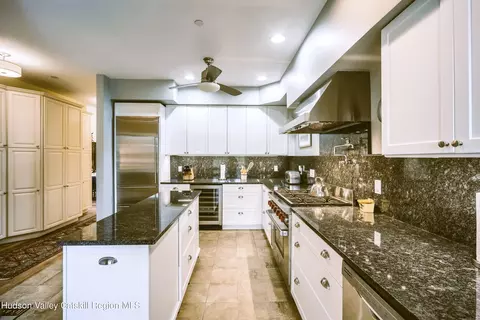Kitchen - 53 Halley Ct, Poughkeepsie, NY 12601 photo 4 of 5