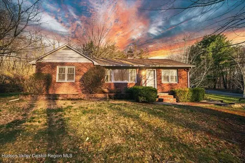 14 Howard St, New Paltz, NY 12561