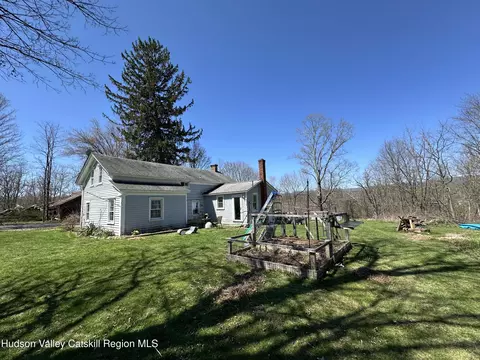 Exterior - 43 Hoffman Rd, Wallkill, NY 12589 photo 7 of 8