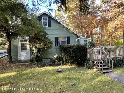 22 Ulster Ave, Ulster Park, NY 12487