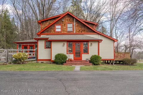 14 Hendricks Ln, Stone Ridge, NY 12484