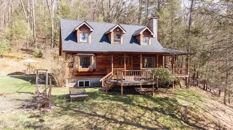 88 Kennel Rd, Deer Park, NY 11729