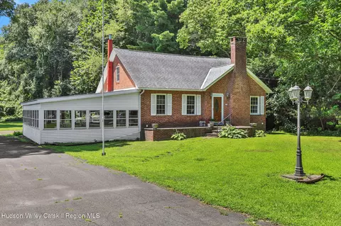 15 Spaulding Ln, Saugerties, NY 12477