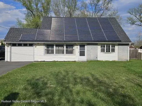 14 Dunwoodie Dr, Kingston, NY 12401