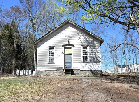 90 Sheehan Ln, Saugerties, NY 12477