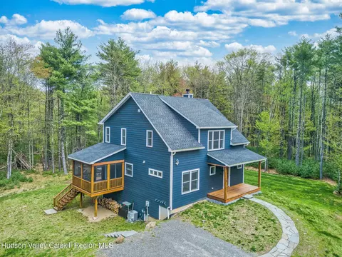 51 Houtman Rd, Saugerties, NY 12477