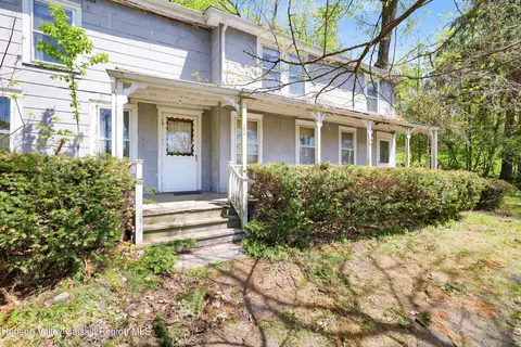 22 Milton Turnpike Tpke, Milton, NY 12547