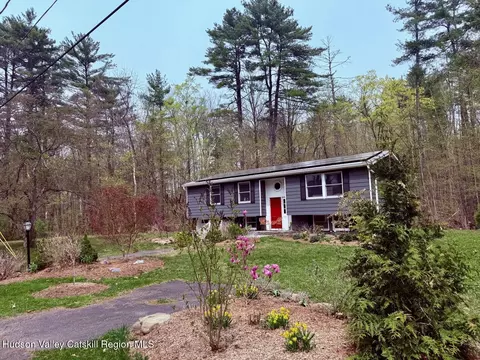 15 Desliva Rd, Boiceville, NY 12412