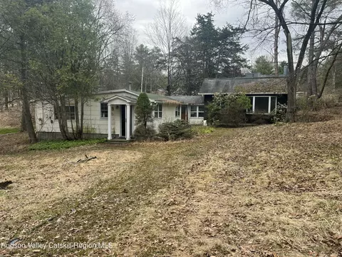76 Prospect St, New Paltz, NY 12561