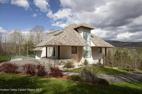 12 Jacob Strasse Rd, Windham, NY 12496