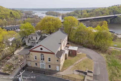 24 W Union St, Kingston, NY 12401