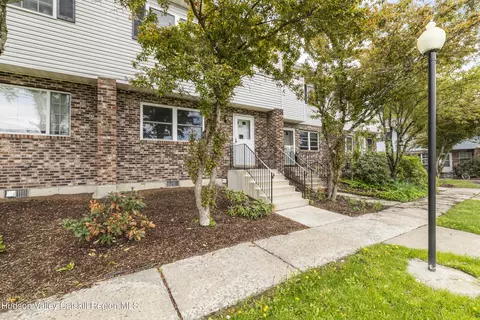 803 Briarwood Ct, New Paltz, NY 12561