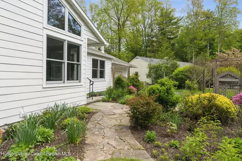 207 Elwyn Dr, Woodstock, NY 12498