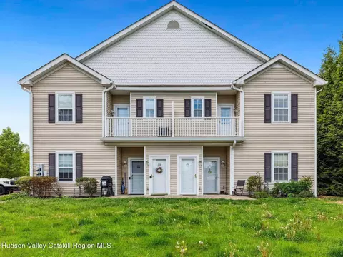 212 Commons Ln, Saugerties, NY 12477
