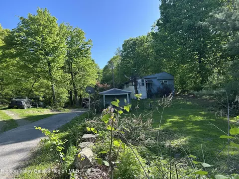 411 Plattekill Rd, Marlboro, NY 12542