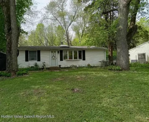 2 Plattekill Dr, Mount Marion, NY 12456