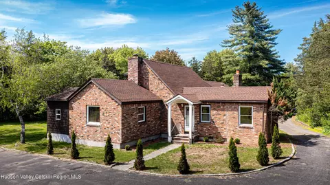 273 Round Top Rd, Germantown, NY 12526