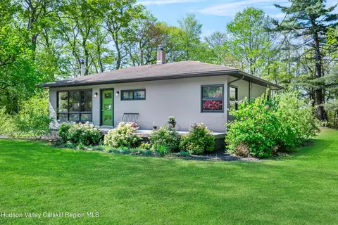 34 Cragsmoor Rd, Cragsmoor, NY 12420
