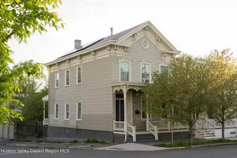 525 Prospect St, Hudson, NY 12534