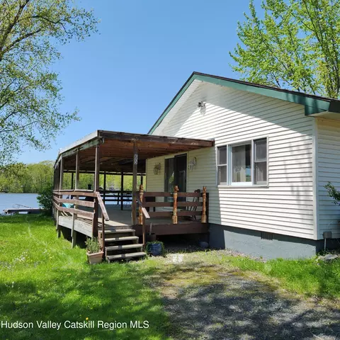 65 Marcellus Ln, Easton, NY 12154