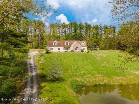 424 Joys Ln, Hurley, NY 12443