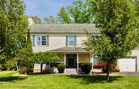 33 Camelot Court Ct, Saugerties, NY 12477