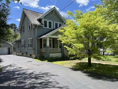 192 Mansion St, Coxsackie, NY 12051