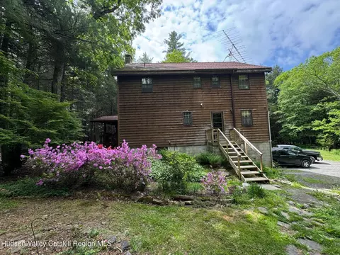 28 Mrs Franks Rd, Saugerties, NY 12477