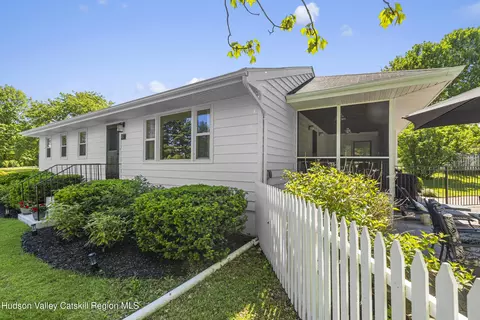 18 Meadow Rd, New Paltz, NY 12561