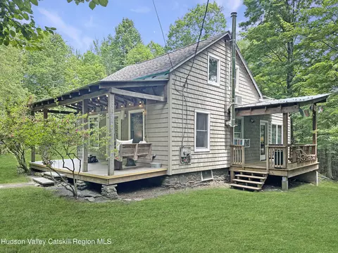 148 Hutchin Hill Rd, Bearsville, NY 12409