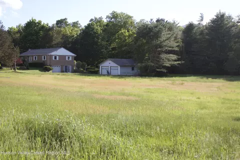 55 Harry Wells Rd, Saugerties, NY 12477