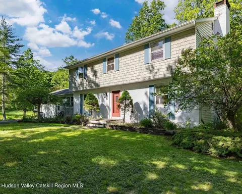 1 Nissen Ln, West Hurley, NY 12491
