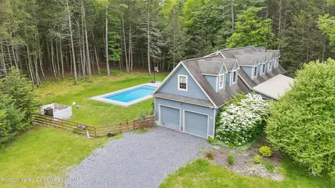 123 Country Ln, Hurley, NY 12443