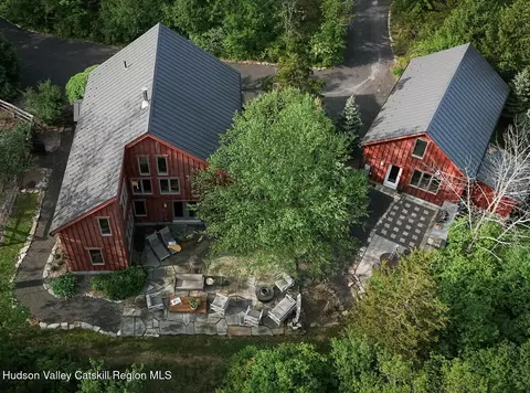 32 Whitney Pt, Athens, NY 12015