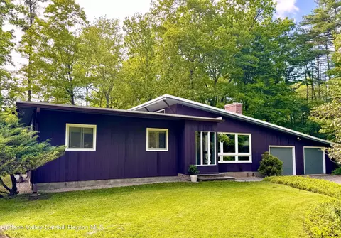 5 Briarwood Ln, Woodstock, NY 12498